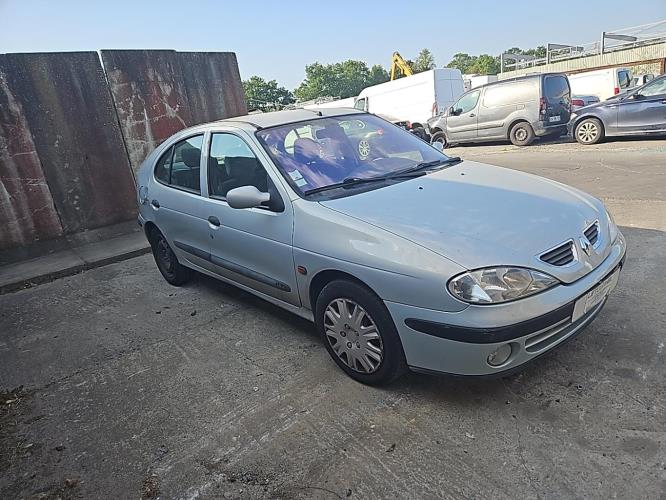 Image Feu arriere principal droit (feux) - RENAULT MEGANE 1