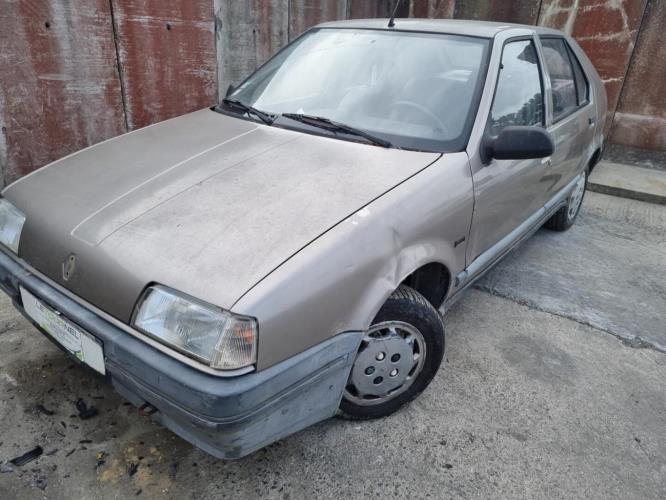 Image Feu arriere principal droit (feux) - RENAULT R19