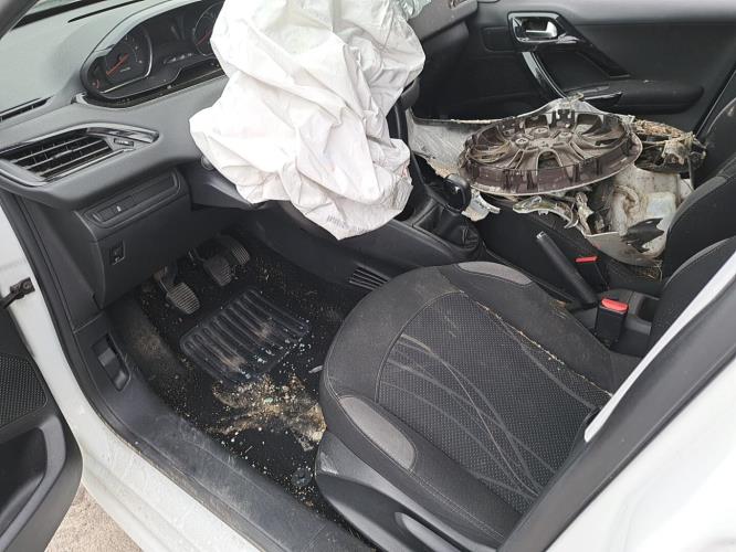 Image Feu arriere principal gauche (feux) - PEUGEOT 208 1