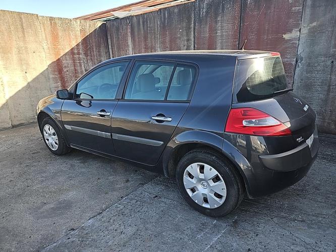 Image Cache sous moteur - RENAULT MEGANE 2