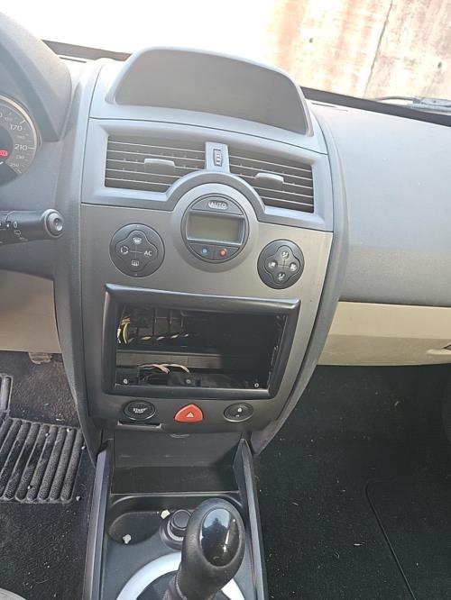 Image Cache sous moteur - RENAULT MEGANE 2