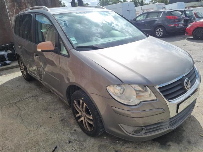 Image Cache sous moteur - VOLKSWAGEN TOURAN 1