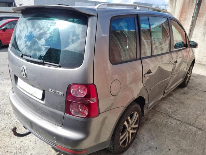 Image Cache sous moteur - VOLKSWAGEN TOURAN 1