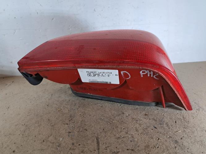 Image Feu arriere principal droit (feux) - PEUGEOT 106