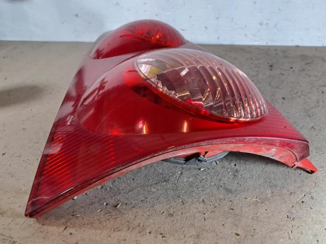 Image Feu arriere principal gauche (feux) - PEUGEOT 107