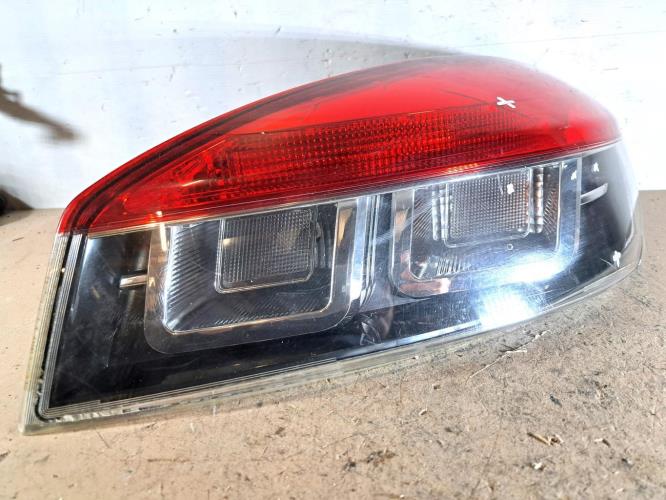 Image Feu arriere principal droit (feux) - RENAULT MEGANE 3