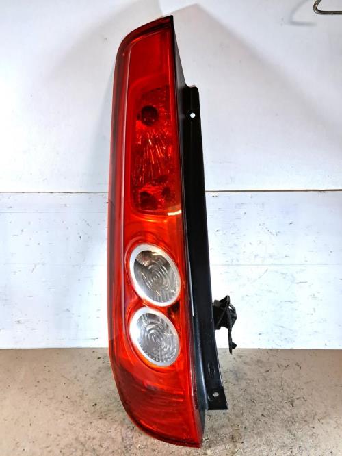 Image Feu arriere principal gauche (feux) - FORD FIESTA 5