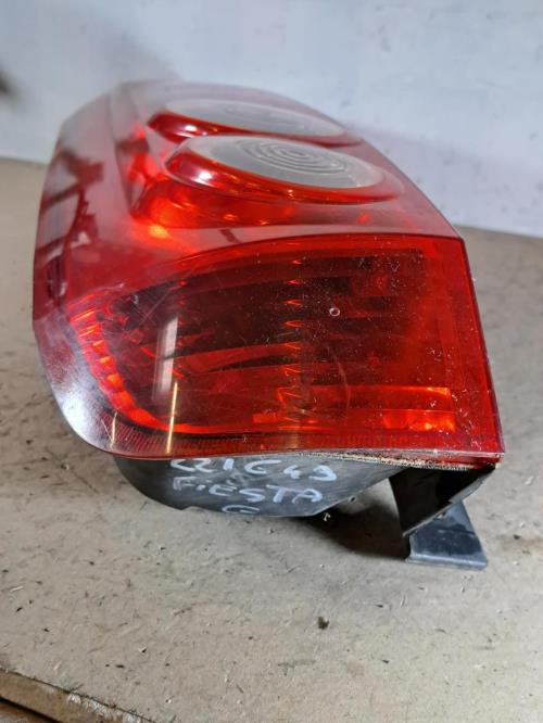 Image Feu arriere principal gauche (feux) - FORD FIESTA 5
