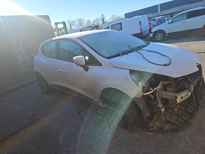 Image Cache sous moteur - RENAULT CLIO 4