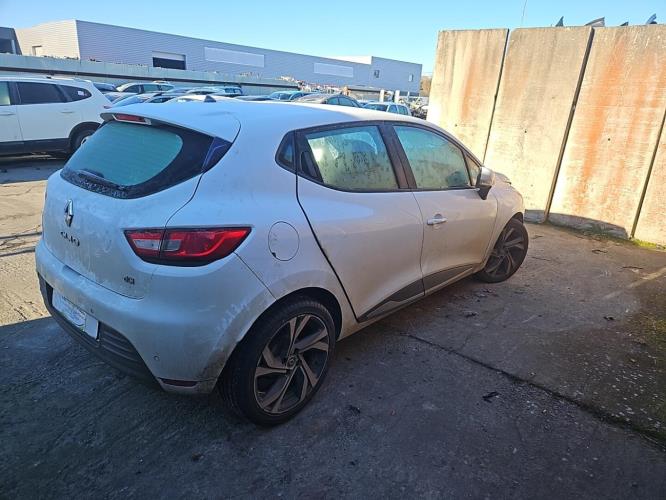 Image Cache sous moteur - RENAULT CLIO 4