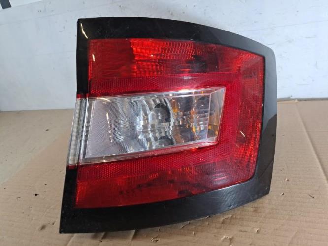 Image Feu arriere principal droit (feux) - SKODA FABIA 3