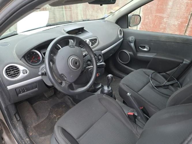 Image Cache sous moteur - RENAULT CLIO 3