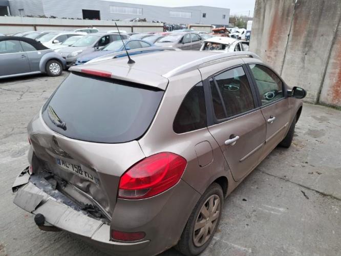Image Cache sous moteur - RENAULT CLIO 3
