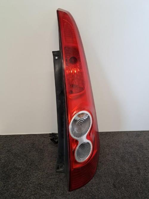 Image Feu arriere principal droit (feux) - FORD FIESTA 5