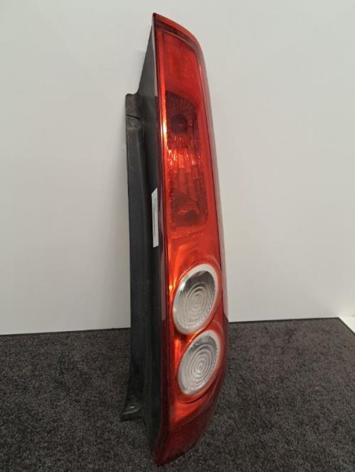 Image Feu arriere principal droit (feux) - FORD FIESTA 5