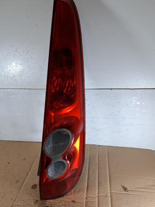 Image Feu arriere principal droit (feux) - FORD FIESTA 5