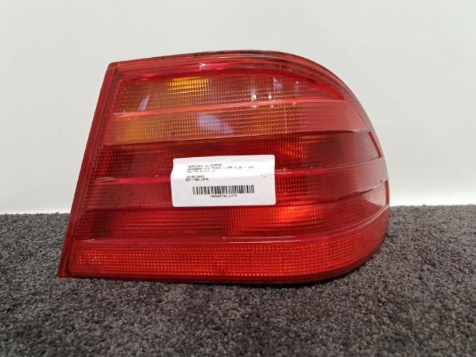 Image Feu arriere principal droit (feux) - MERCEDES CLASSE E 210