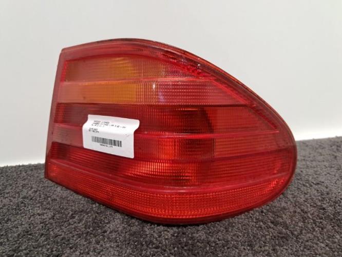 Image Feu arriere principal droit (feux) - MERCEDES CLASSE E 210