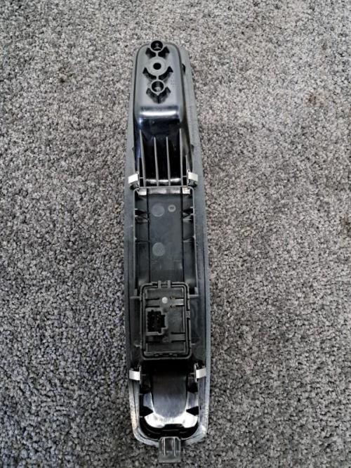 Image Interrupteur de leve vitre avant droit - RENAULT SCENIC 3