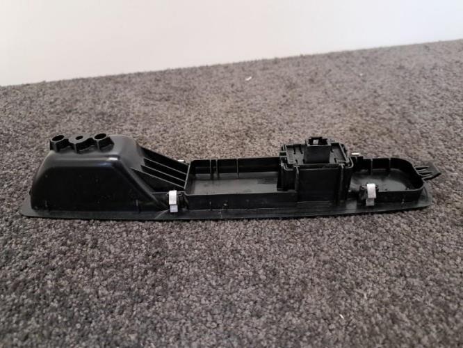 Image Interrupteur de leve vitre avant droit - RENAULT SCENIC 3