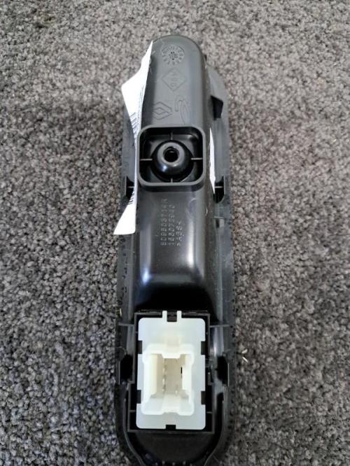 Image Interrupteur de leve vitre avant droit - RENAULT TWINGO 3