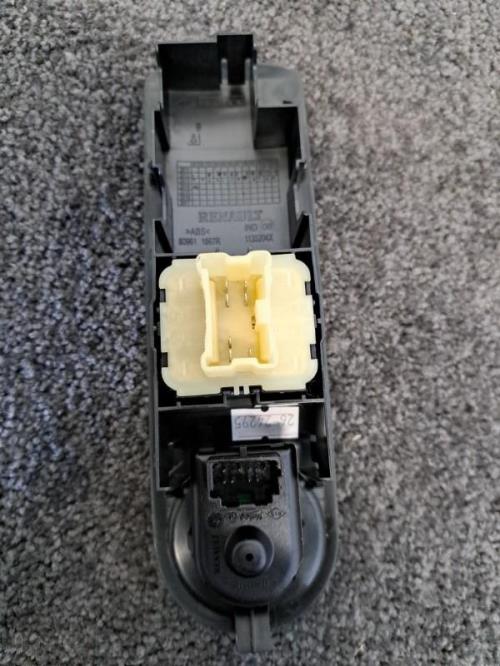 Image Interrupteur de leve vitre avant gauche - RENAULT CLIO 4