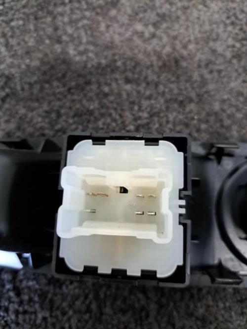 Image Interrupteur de leve vitre avant gauche - RENAULT TWINGO 3