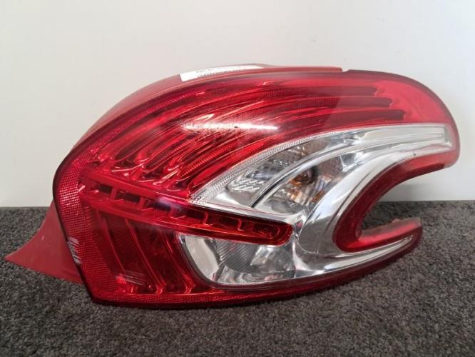 Image Feu arriere principal droit (feux) - PEUGEOT 208 1