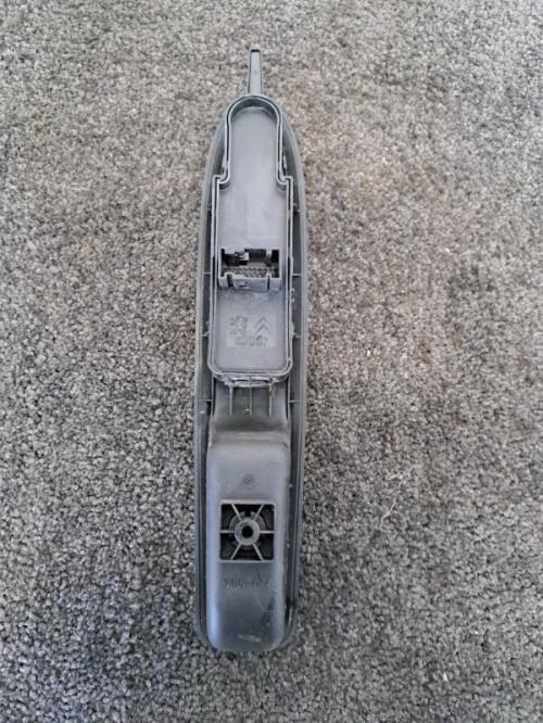 Image Interrupteur de leve vitre avant droit - CITROEN C4 2