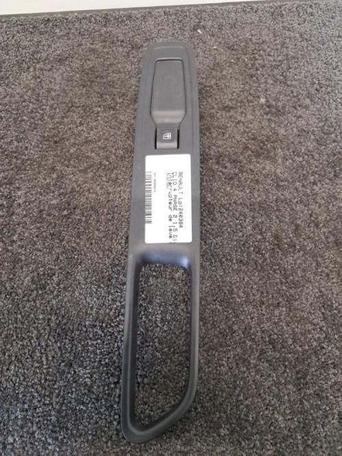 Image Interrupteur de leve vitre avant droit - RENAULT CLIO 4