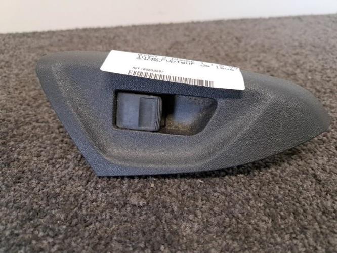 Image Interrupteur de leve vitre avant droit - TOYOTA AYGO 2