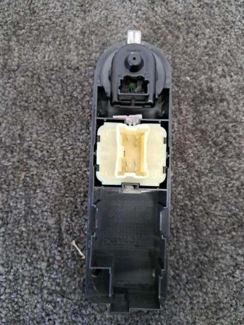 Image Interrupteur de leve vitre avant gauche - RENAULT CLIO 4
