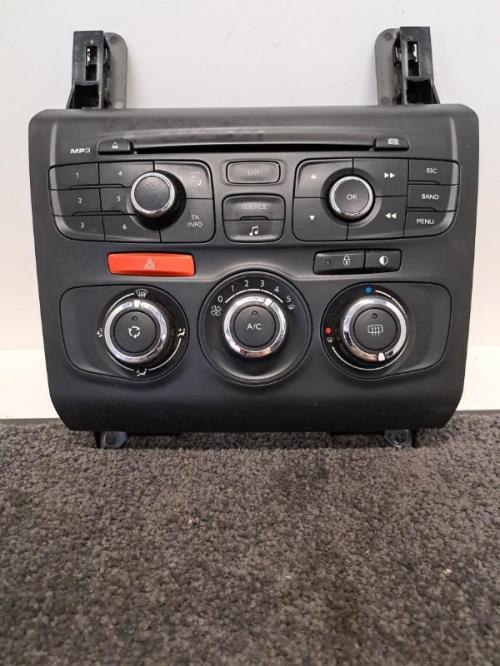 Image Facade autoradio - CITROEN C4 2