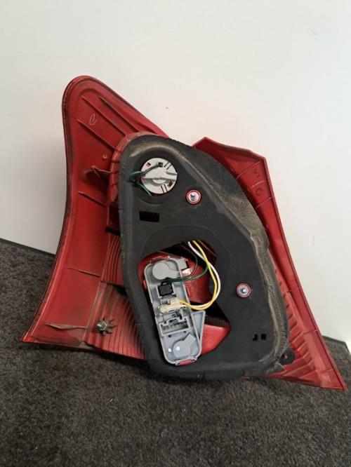 Image Feu arriere principal droit (feux) - TOYOTA YARIS 2
