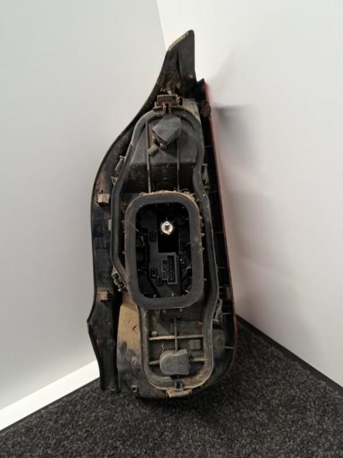 Image Feu arriere principal gauche (feux) - VOLKSWAGEN UP