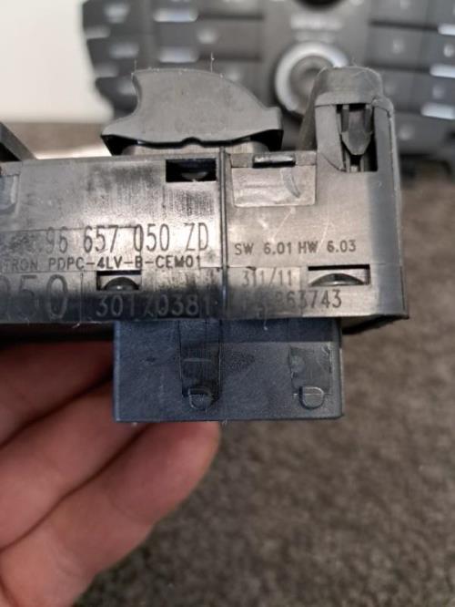 Image Interrupteur de leve vitre avant gauche - CITROEN C4 2