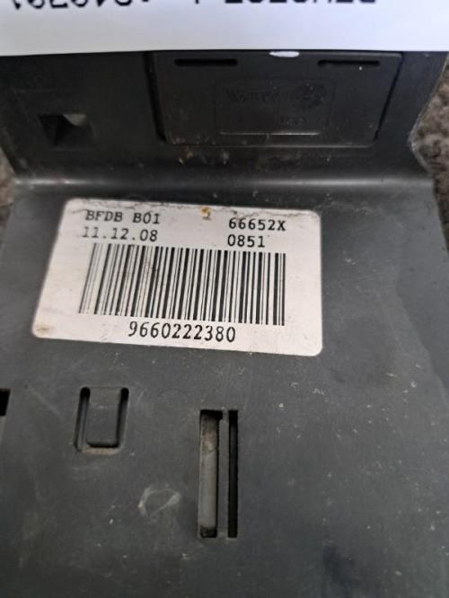 Image Porte fusible - PEUGEOT 308 1