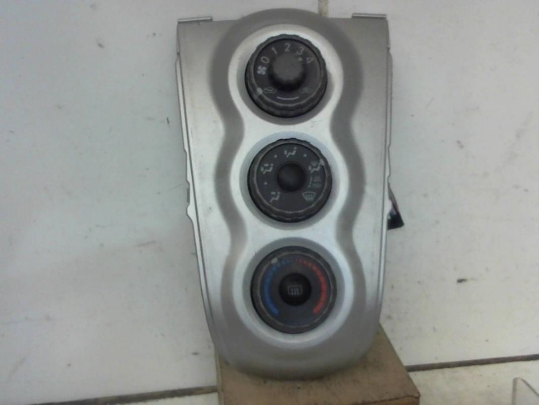 Commande chauffage TOYOTA YARIS 2 PHASE 1 Essence - 1
