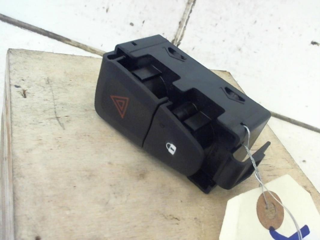 Bouton de warning RENAULT SCENIC 3 PHASE 1 Diesel - 1