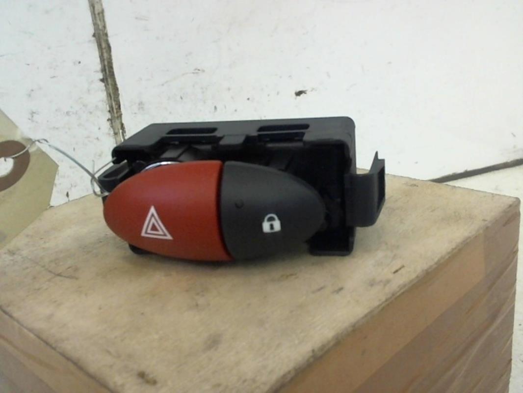 Bouton de warning RENAULT TWINGO 2 PHASE 1 Diesel - 1