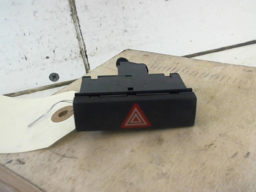 Bouton de warning AUDI A6 3 PHASE 1 Diesel - 1