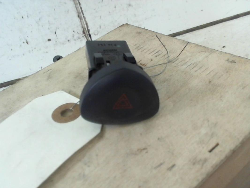 Bouton de warning RENAULT CLIO 2 CAMPUS PHASE 1  - 1