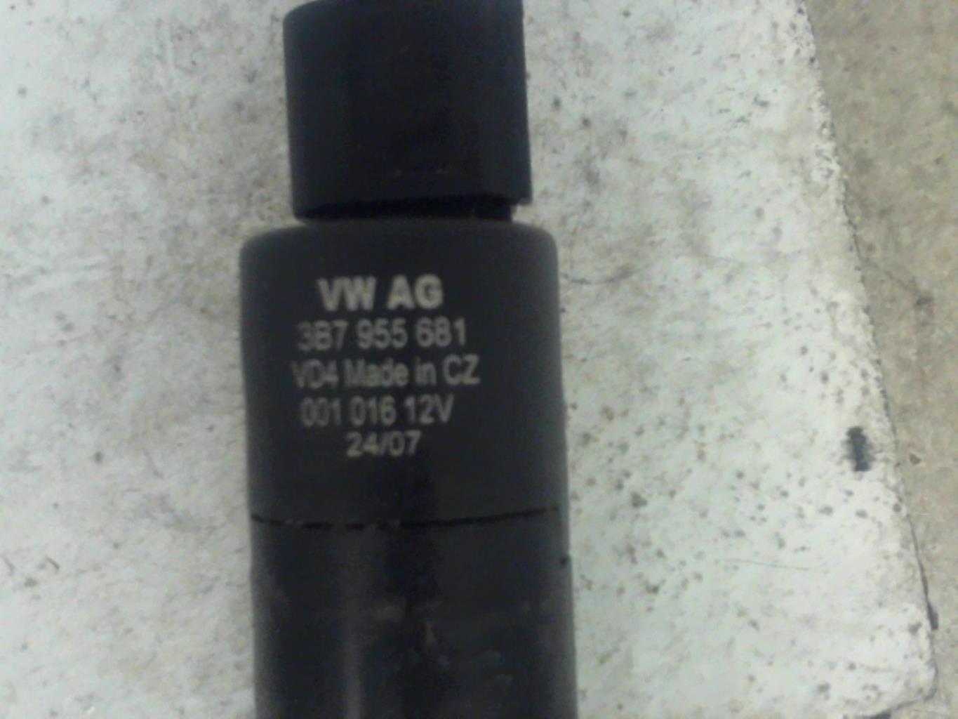 Pompe lave phares VOLKSWAGEN PASSAT 5 BREAK Diesel - 1