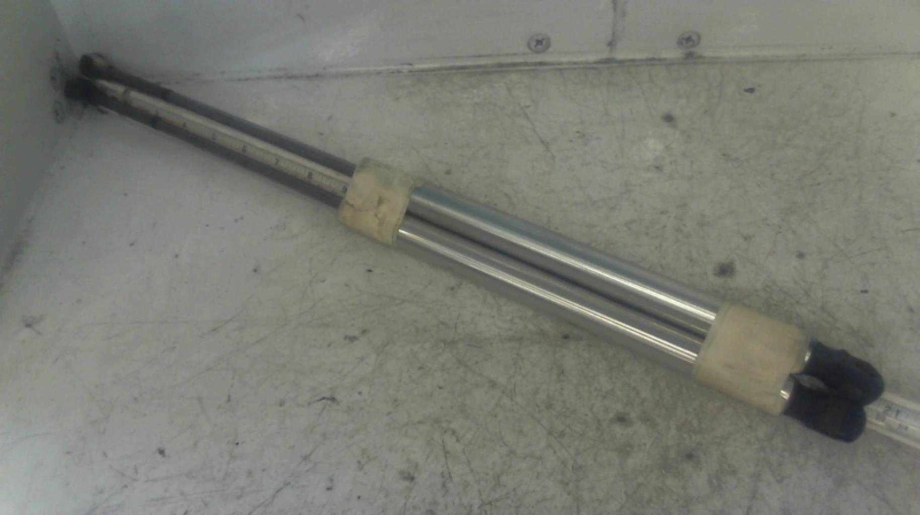 Verin de coffre VOLKSWAGEN GOLF 4 Essence - 1