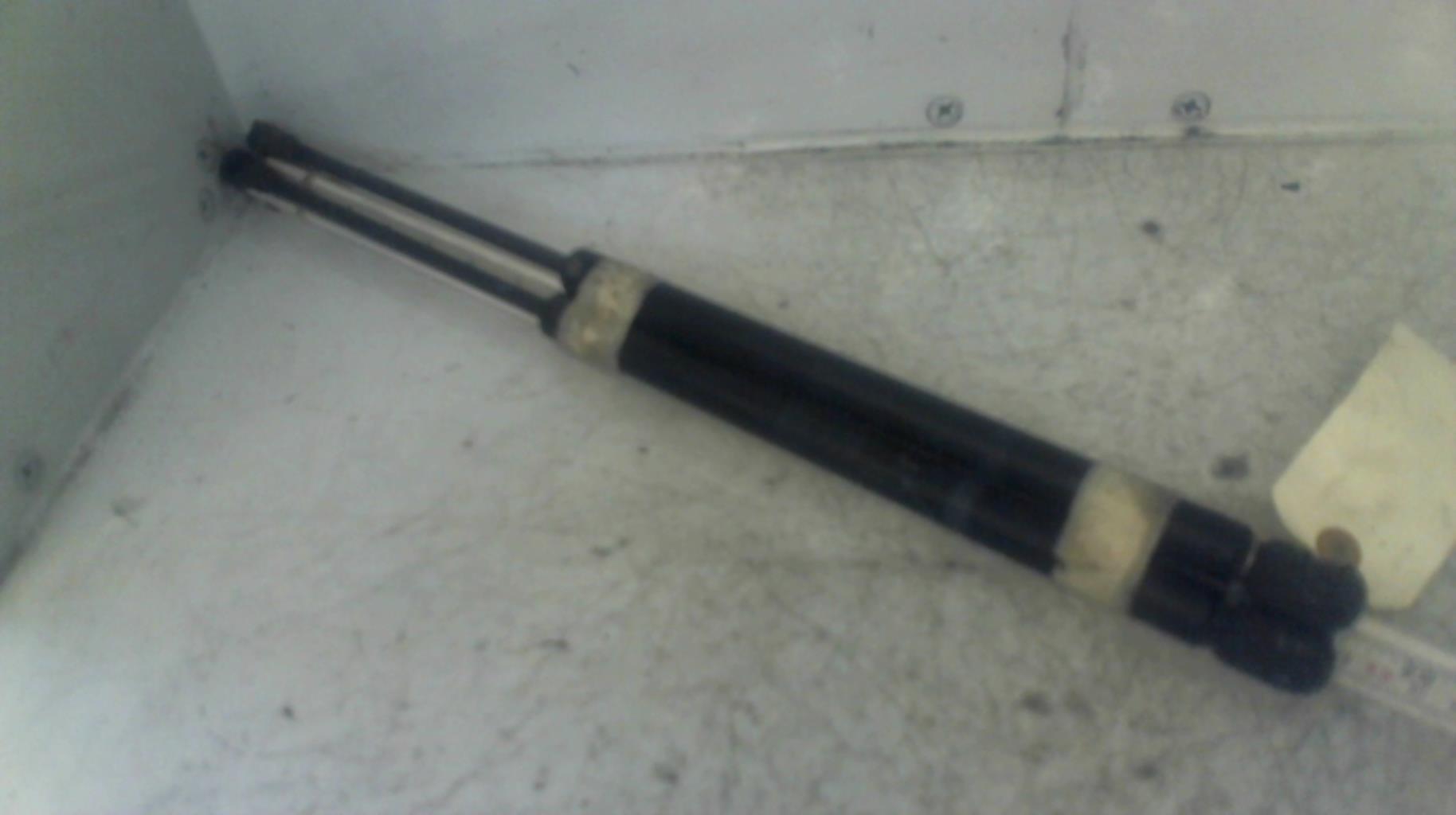Verin de coffre TOYOTA COROLLA 10 PHASE 1 Diesel - 1