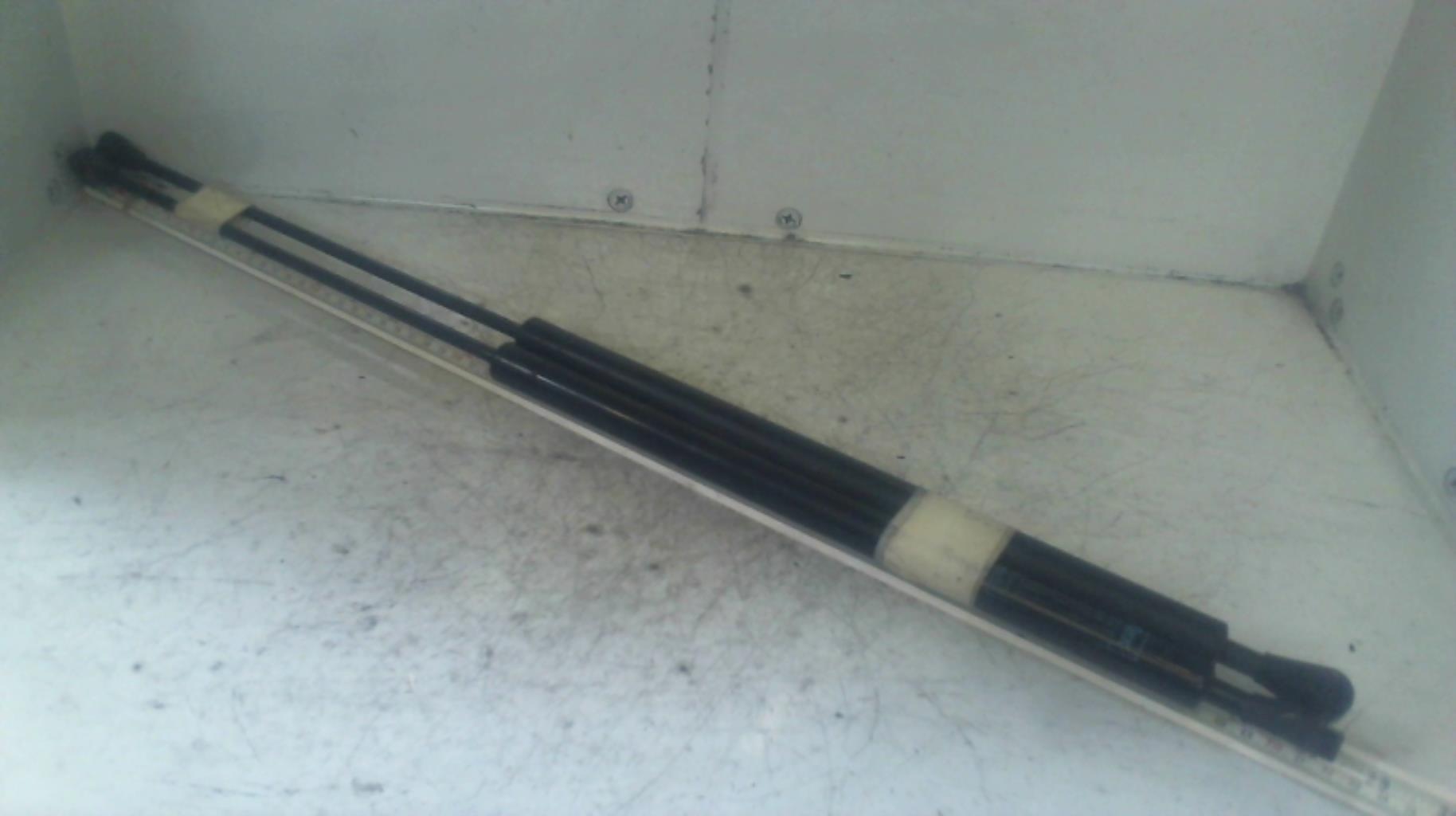 Verin de coffre RENAULT SUPER 5 Essence - 1