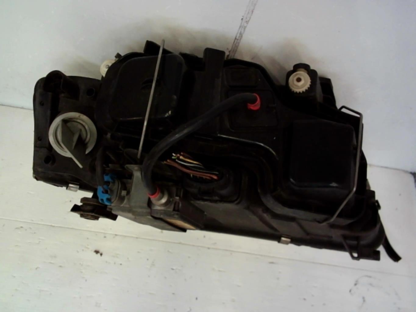 Optique avant principal gauche (feux)(phare) AUDI A6 2 AVANT PHASE 1 BREAK Diesel - 1