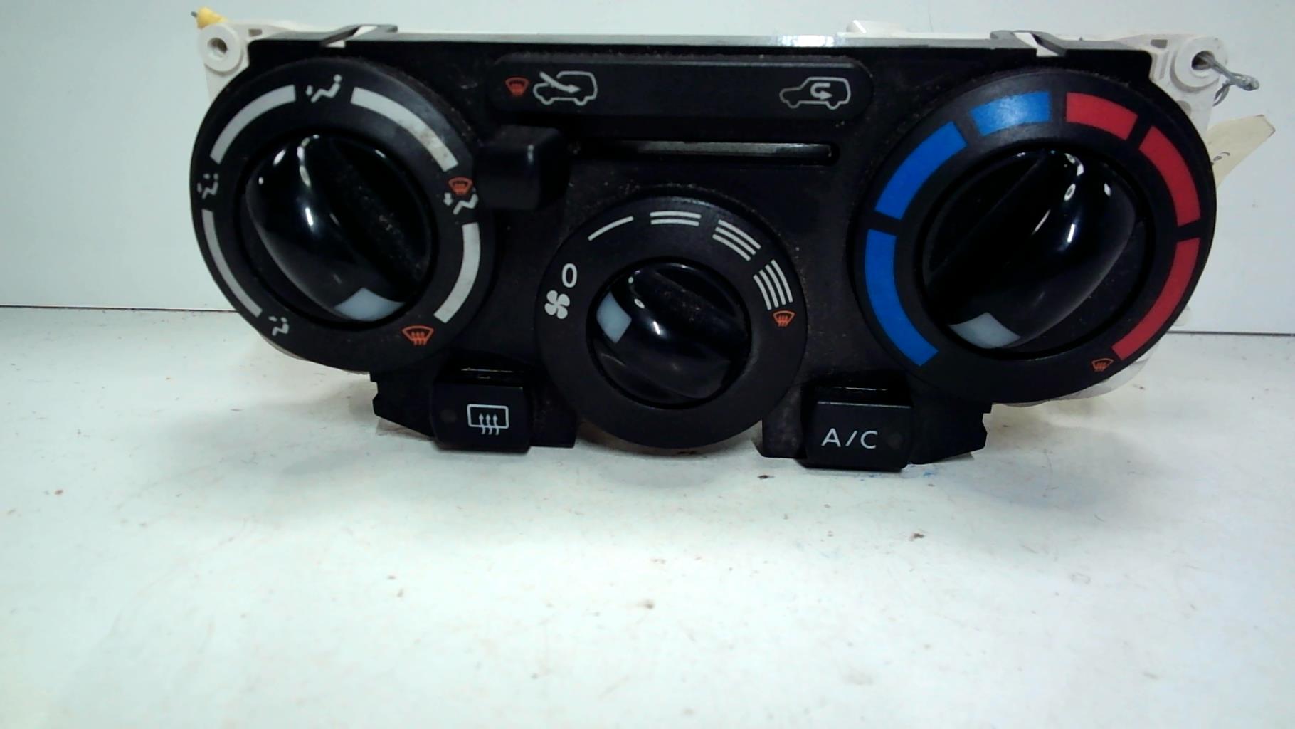Commande chauffage NISSAN MICRA 3 PHASE 3 Essence - 1