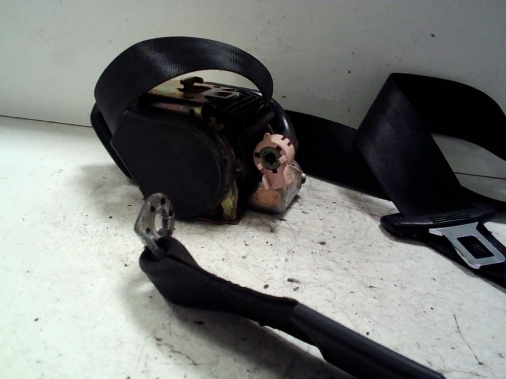 Ceinture avant gauche AUDI A6 2 AVANT PHASE 1 BREAK Diesel - 1
