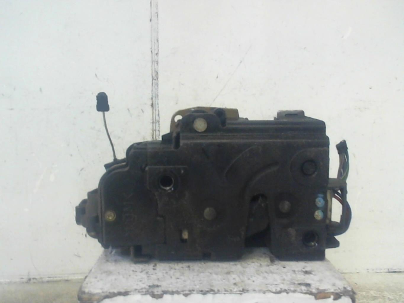Serrure avant droit VOLKSWAGEN GOLF 4 Diesel - 1